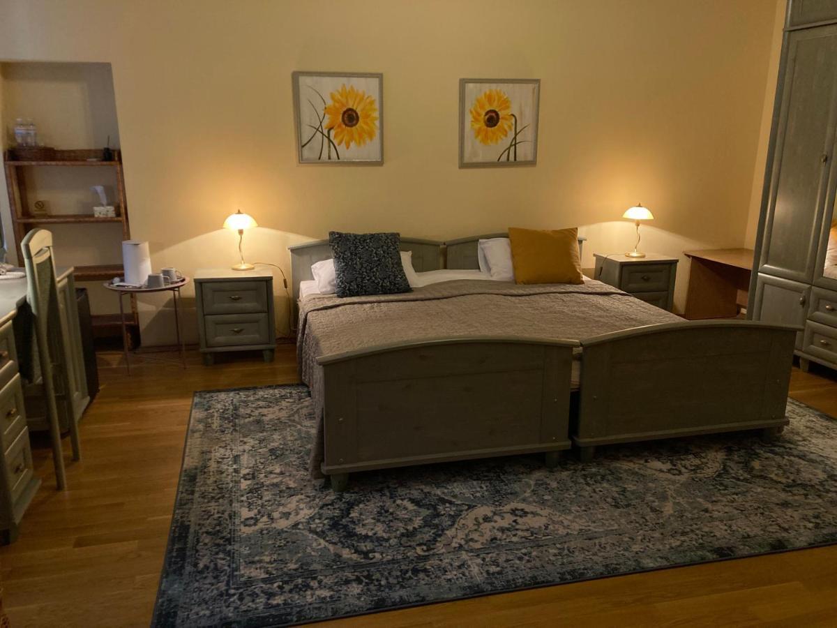 Sunflower B&B Kiev Eksteriør bilde